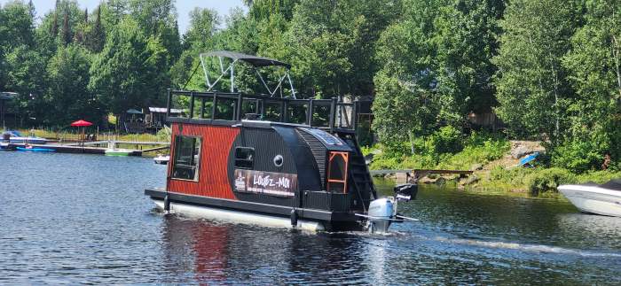 Bateau maison 01 en route pour de nouvelle aventure !